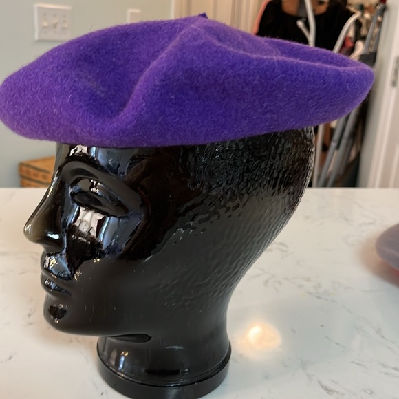 NWOT~Chic vibrant new wool Purple Beret - Picture 3 of 3